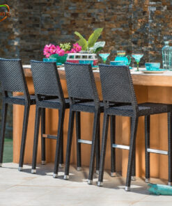 Ghế Bar GB001 với nhóm ghế bar lưng cao đan tối màu, chân kim loại thanh
