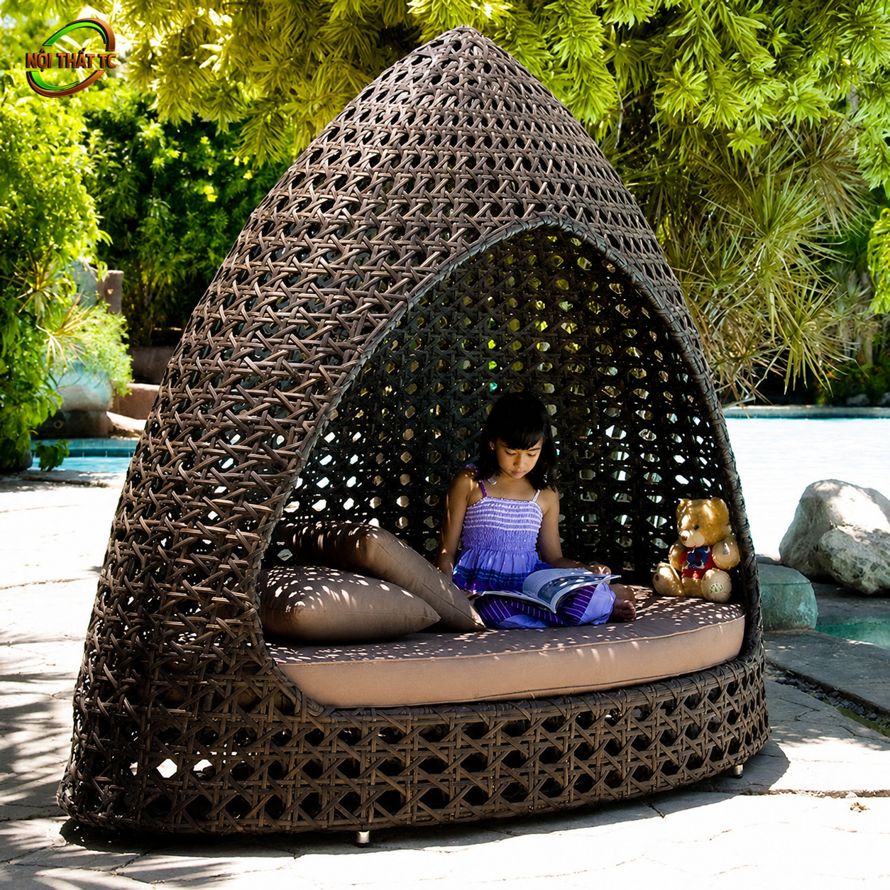 Ghế tổ chim mây nhựa GTC06 Ghế tổ chim mây nhựa GTC06 với ghế nghỉ dáng giọt nước đan nâu, lòng ghế rộng và đệm nâu